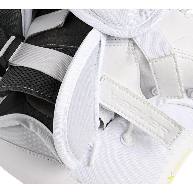 Bauer Vapor HyperLite2 Goalie Catch Glove - Senior 5 Bauer Vapor HyperLite2 Goalie Catch Glove - Senior - Image 5