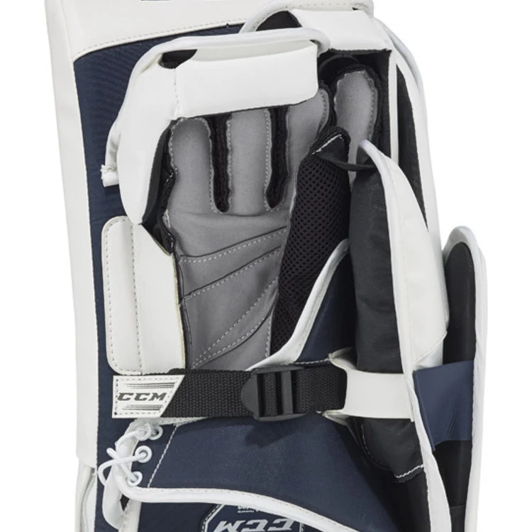CCM Extreme Flex E4.5 Goal Blocker - Junior 2 CCM Extreme Flex E4.5 Goal Blocker - Junior - Image 2